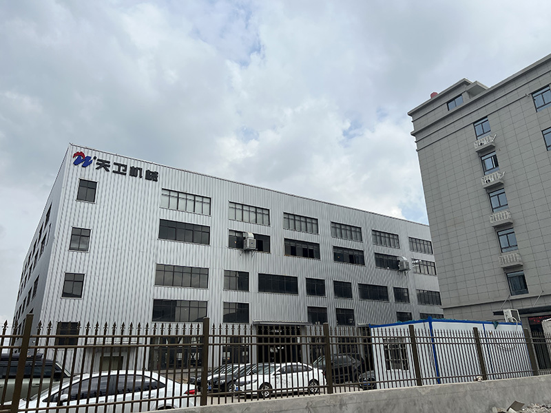 冷鐓機廠房環境